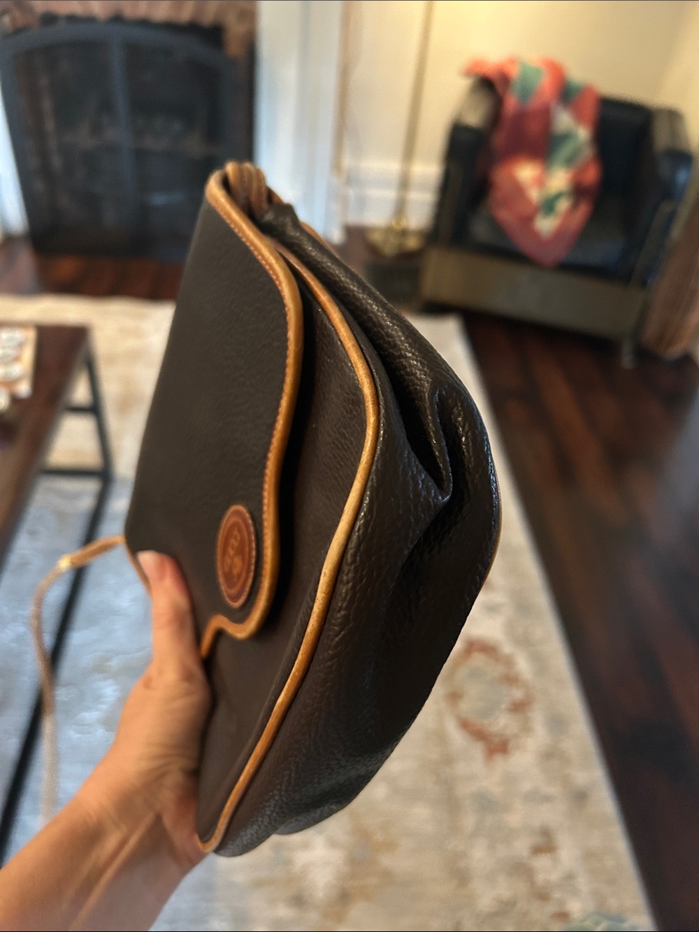 Gucci Plus Vintage Black Leather Shoulder Bag with Brown Trim Great condition - Picture 6 of 12